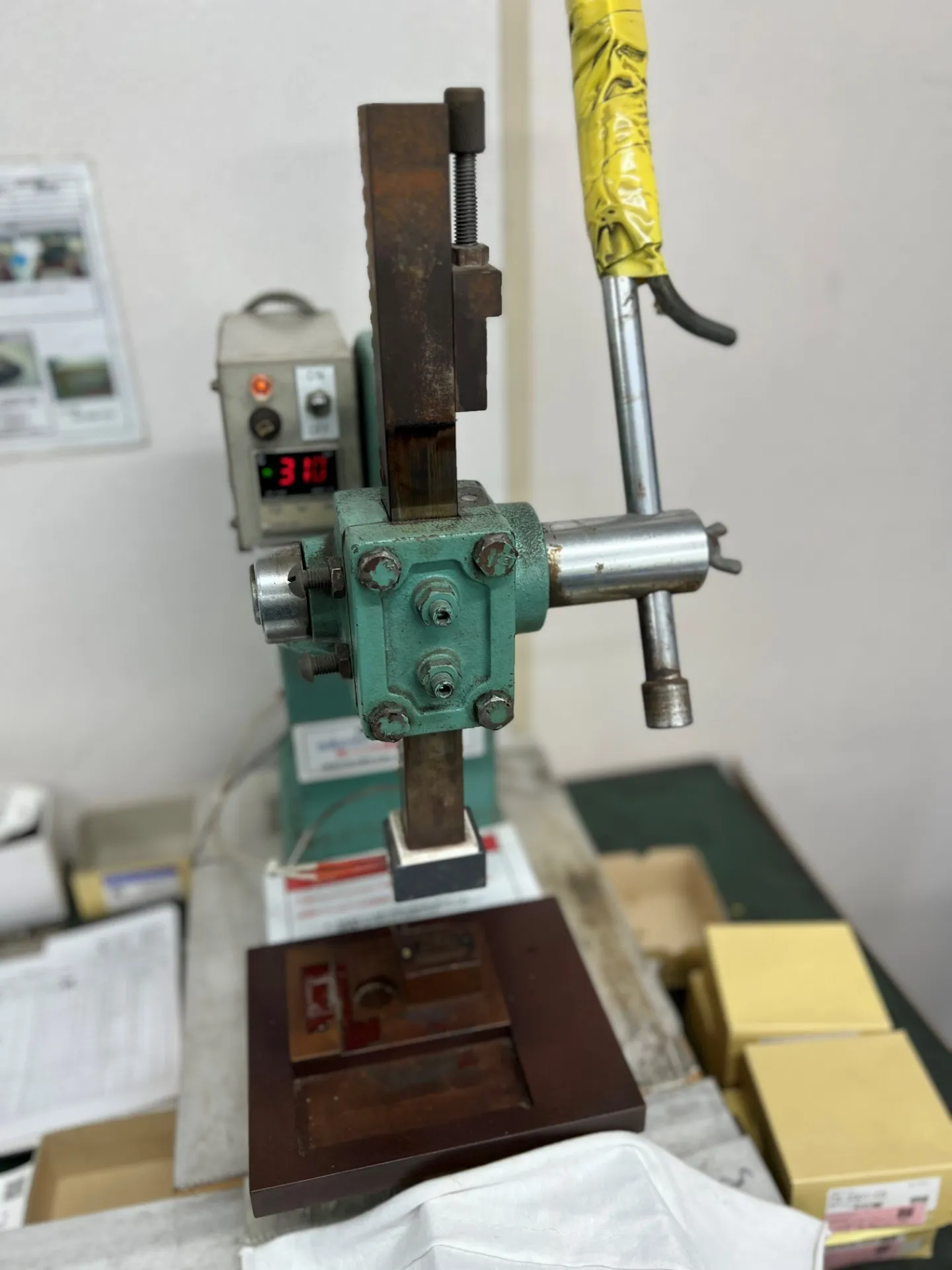 ハンドプレス(ナット圧入機)