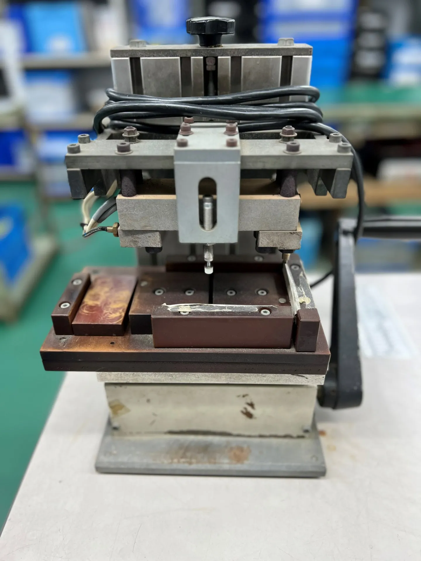 ナット2か所同時圧入機